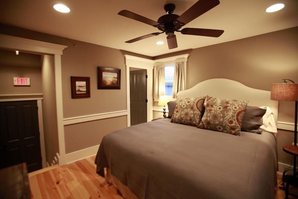 229 King Luxury Suites — 4-Star Luxury Hotel in Charleston, United States