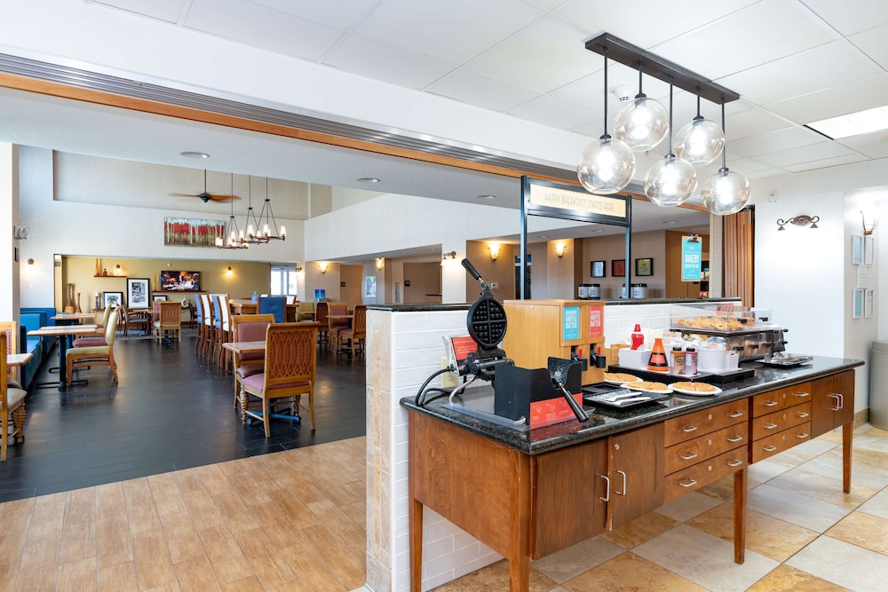 Hampton Inn & Suites Pittsburg CA - photo 86