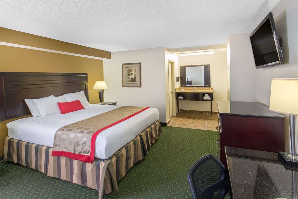 Ramada by Wyndham Ontario - photo 10