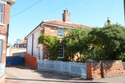 Pebble Beach Cottage Aldeburgh — 4-Star Luxury Hotel in Aldeburgh, United Kingdom