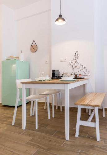 Wide Comfy Studio Apartment Centrally Located In Thissio — 4-Star Luxury Hotel in Athens, Greece