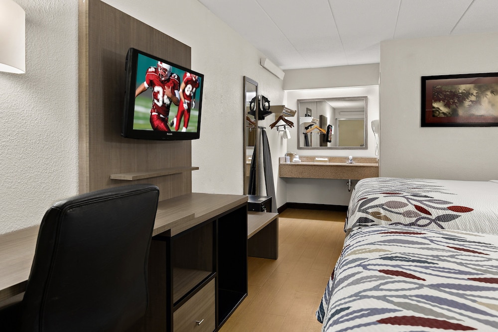 Red Roof Inn Cleveland Westlake - photo 16