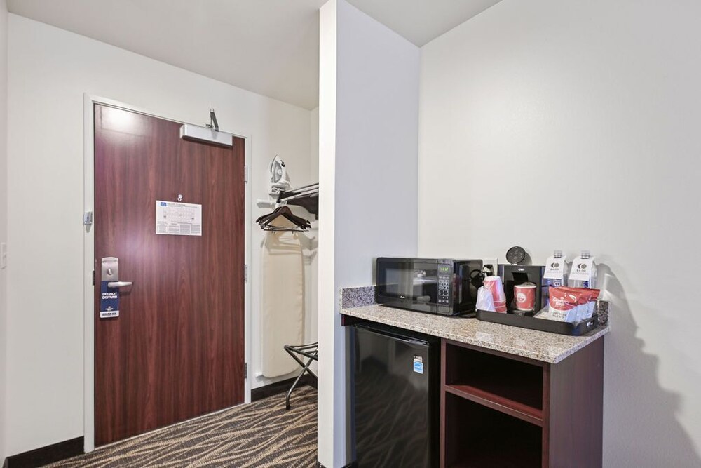 Cobblestone Hotel & Suites Mosinee - photo 43