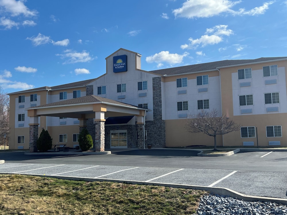 Days Inn & Suites by Wyndham Manheim Lebanon - photo 13