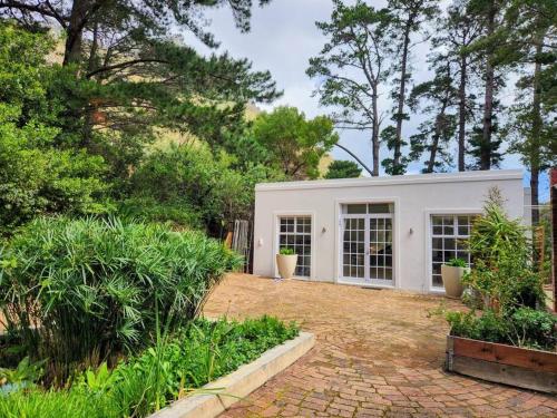 Mountain Vineyard Cottage — 4-Star Luxury Hotel in Cape Town, South Africa