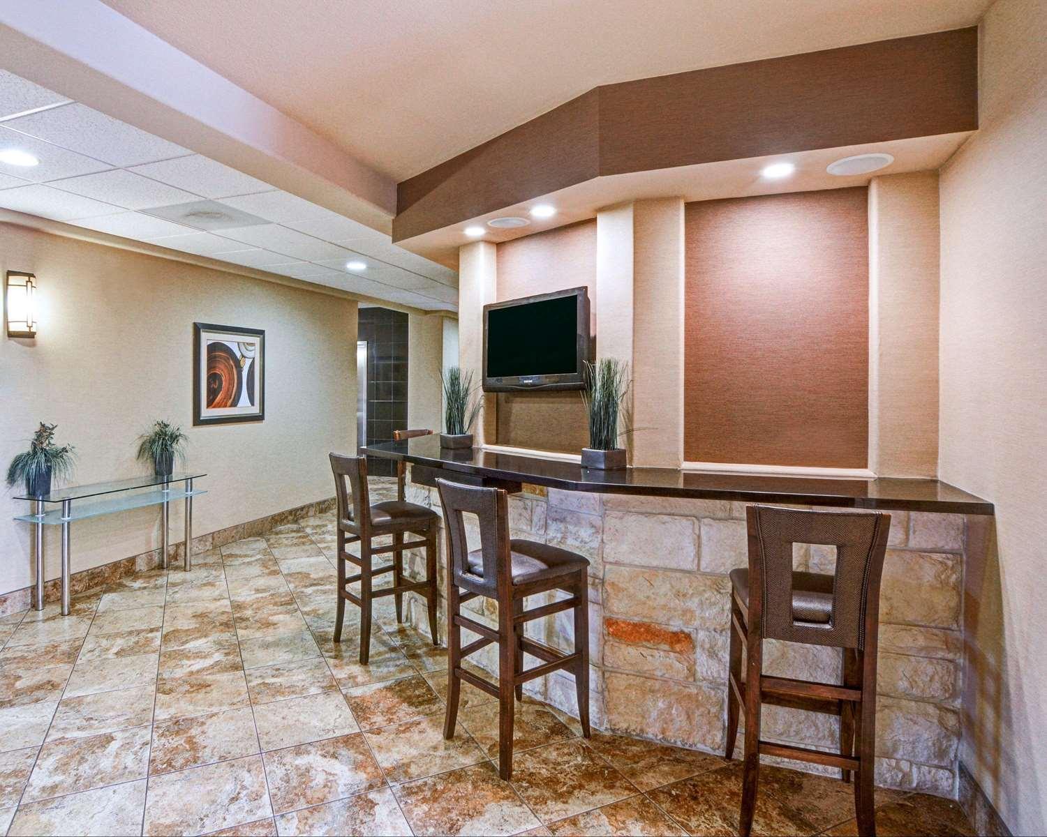 Comfort Suites Arlington - photo 25