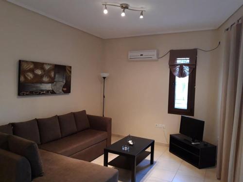 Gougousis Apartments — 4-Star Luxury Hotel in Kamena Vourla, Greece
