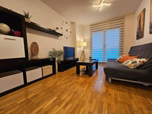 1a120 Coqueto Y Tranquilo Apto En Gijon in Gijon, Spain