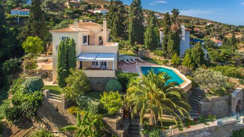 Hortensia Villa Infinity Pool & Sea Views by Explore Andros — 4-Star Luxury Hotel in Andros, Greece