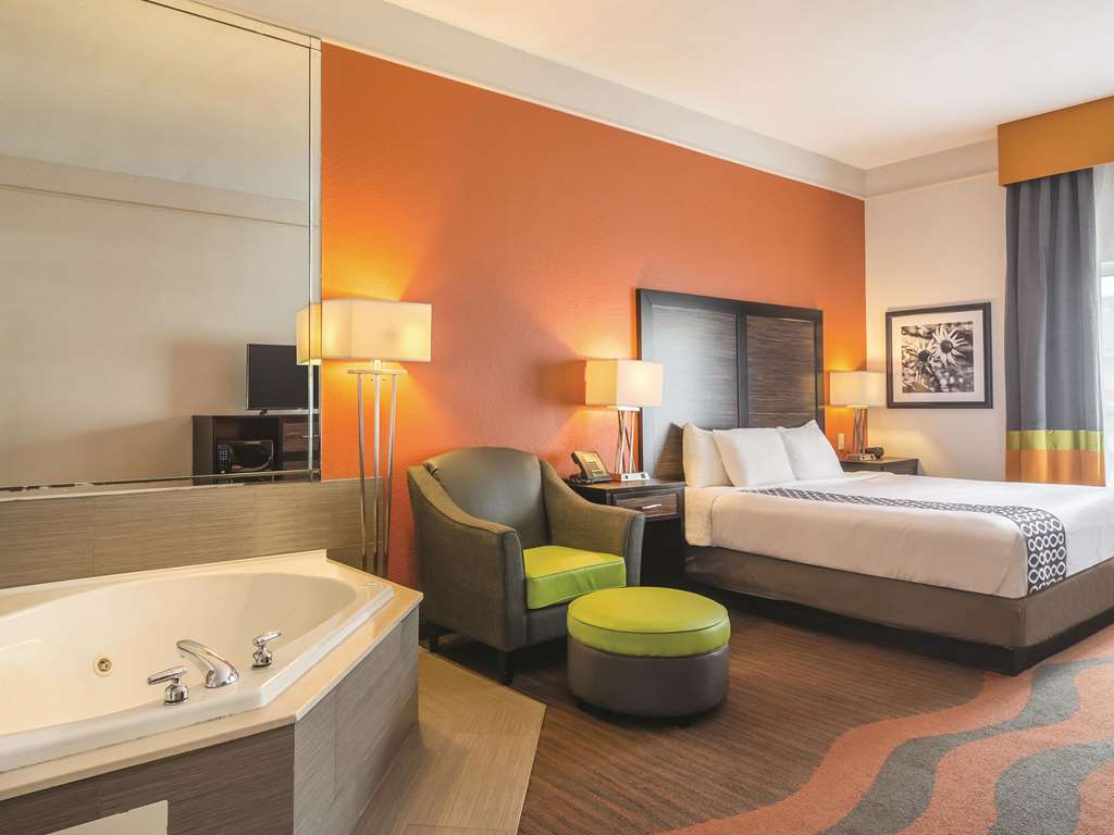 La Quinta Inn & Suites by Wyndham Prattville - photo 38