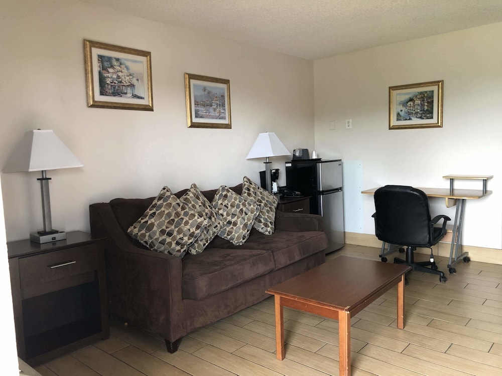 Sun Coast Inn - photo 17