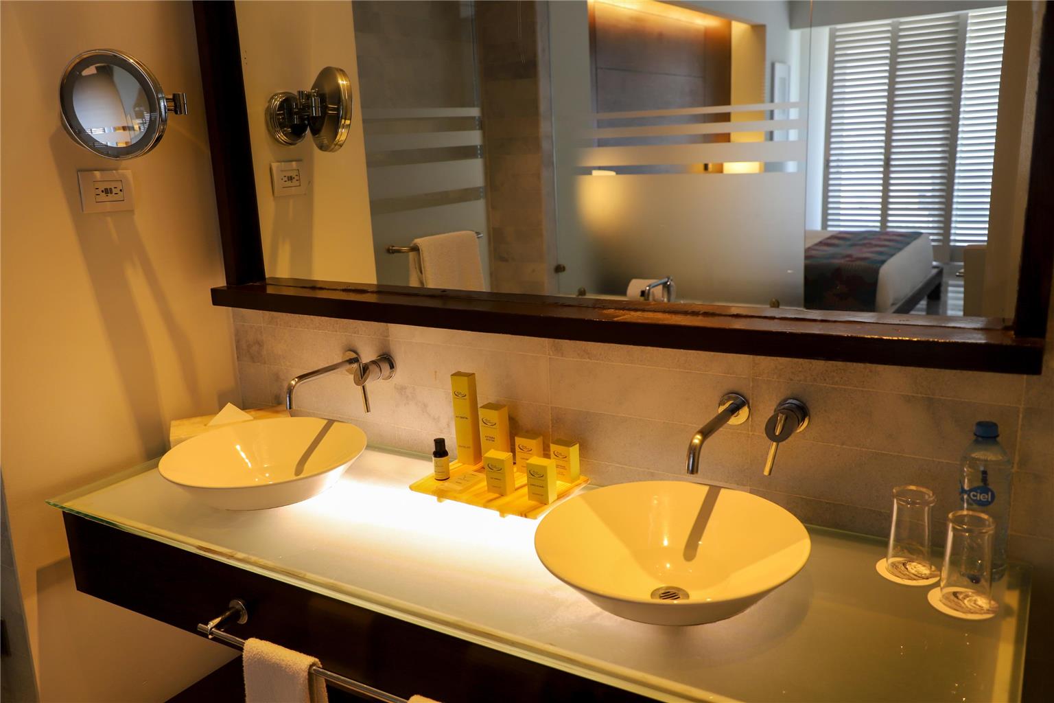 JUNIOR SUITE CAMA KING BA O
