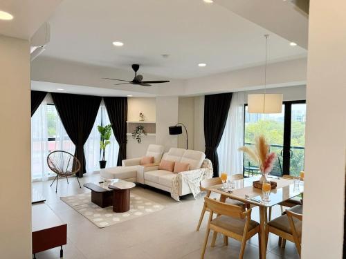 The Atrium at Jalan Ampang by OKBnB Spacious Modern 3Bedroom Family Suite 3 mins to KLCC — 4-Star Luxury Hotel in Kuala Lumpur, Malaysia