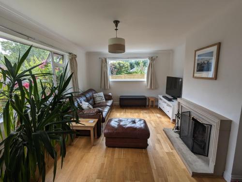 Peaceful Glastonbury Bungalow Ideally Located — 4-Star Luxury Hotel in Glastonbury, United Kingdom