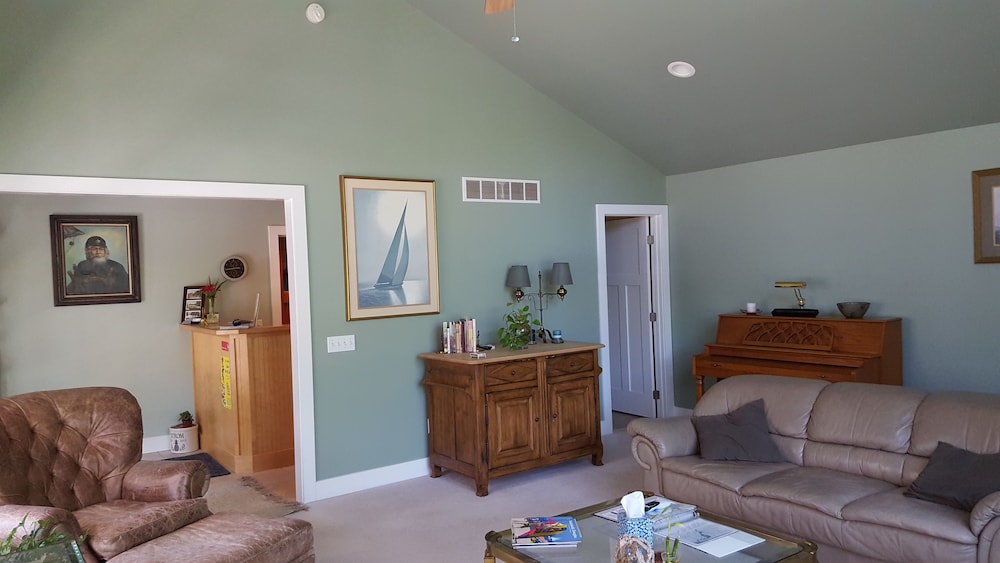 Captain's Quarters Motel - photo 39