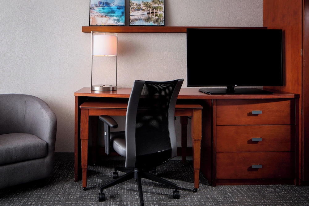 Courtyard by Marriott Fort Lauderdale Airport & Cruise Port - photo 8