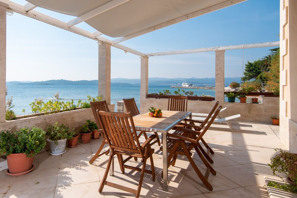 Beachfront 4 bedroom villa Sea Wave in Orebic Croatia — 4-Star Luxury Hotel in Orebic, Croatia