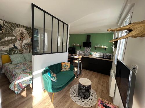 Studio Jungle Hyper Centre Lorient in Lorient, France