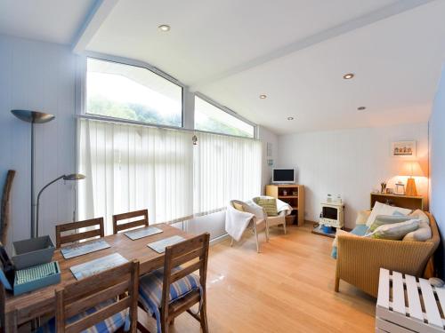 Gower BEACH Staycation Caswell Bay Sleeps 4 Pass the Keys in Swansea, United Kingdom