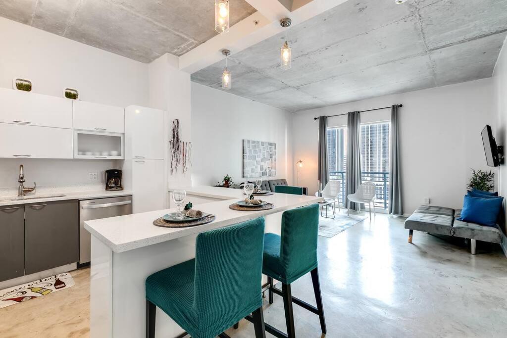 Super convenient 1br apartment in Downtown 4 p 1708 — 4-Star Luxury Hotel in Miami, United States