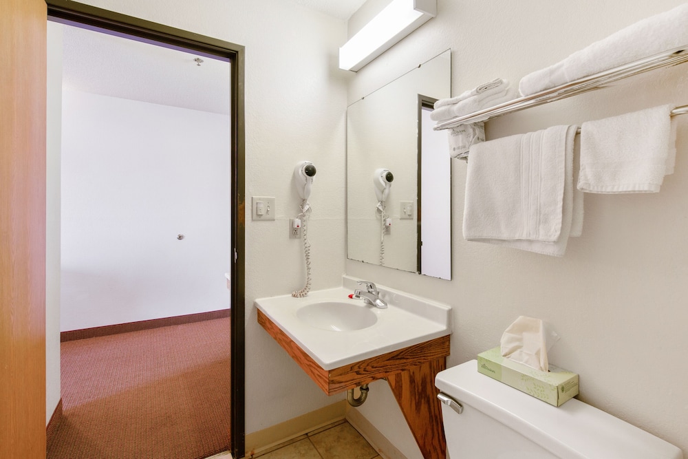 Oyo Hotel Portage I 94 - photo 37