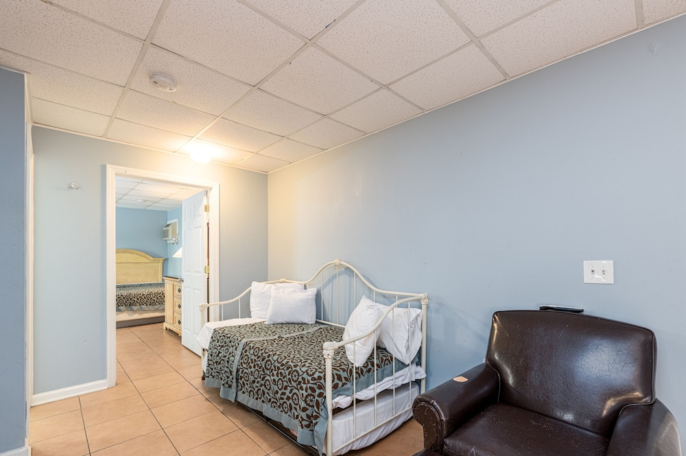 Hotel Charlee Villas by the Beach - photo 29