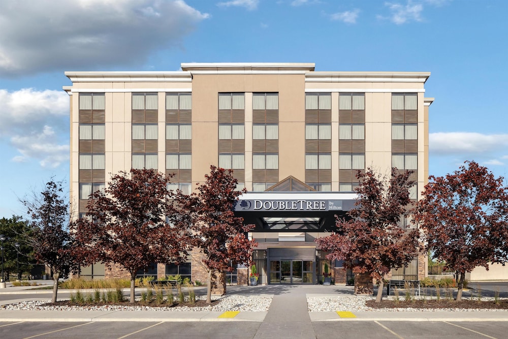 DoubleTree by Hilton Kitchener — 4-Star Luxury Hotel in Kitchener, Canada