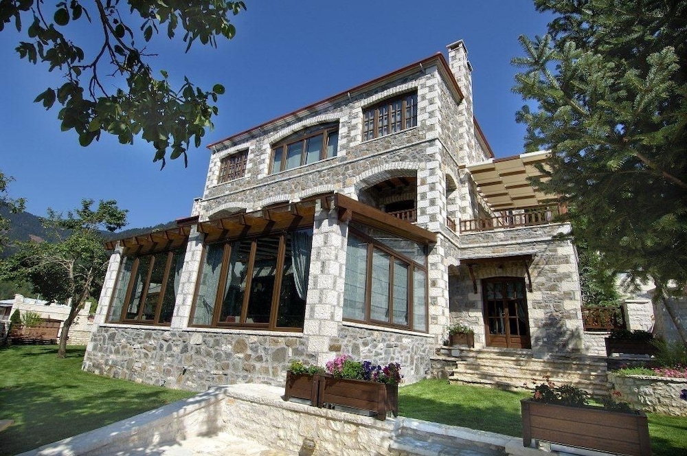 Emotions Country Resort in Karpenisi, Greece