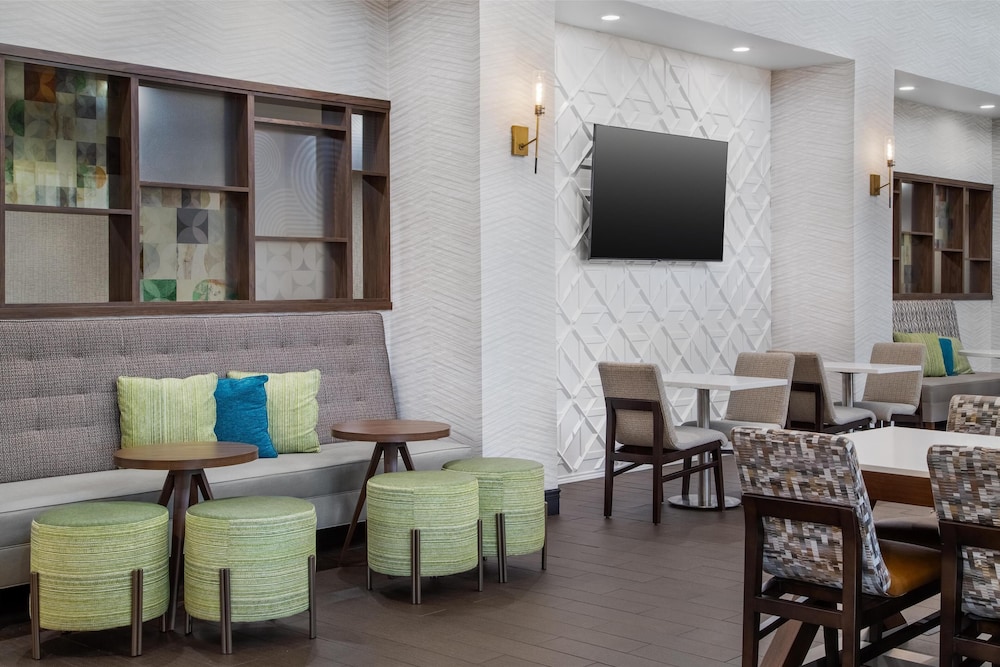 Hampton Inn & Suites Dallas Arlington N Entertainment Dist. - photo 36