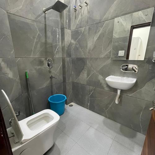 Homestay Comforts 500m from Amritsar Airport