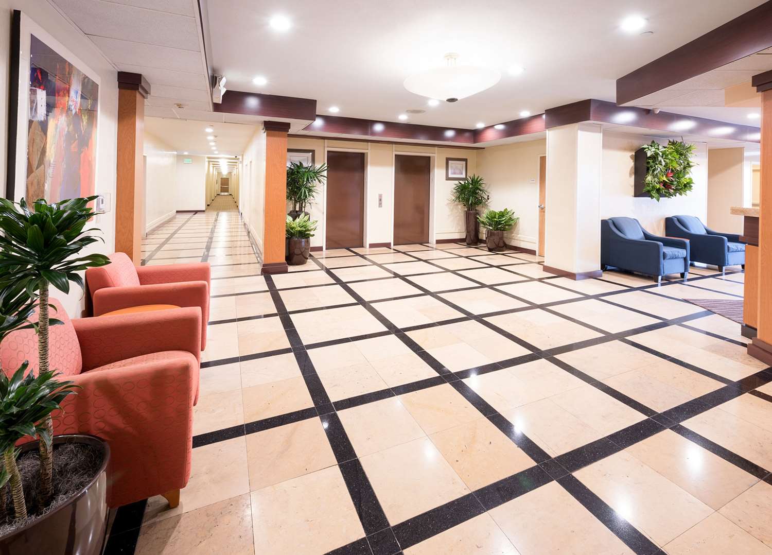 Comfort Inn & Suites Oakland - photo 17