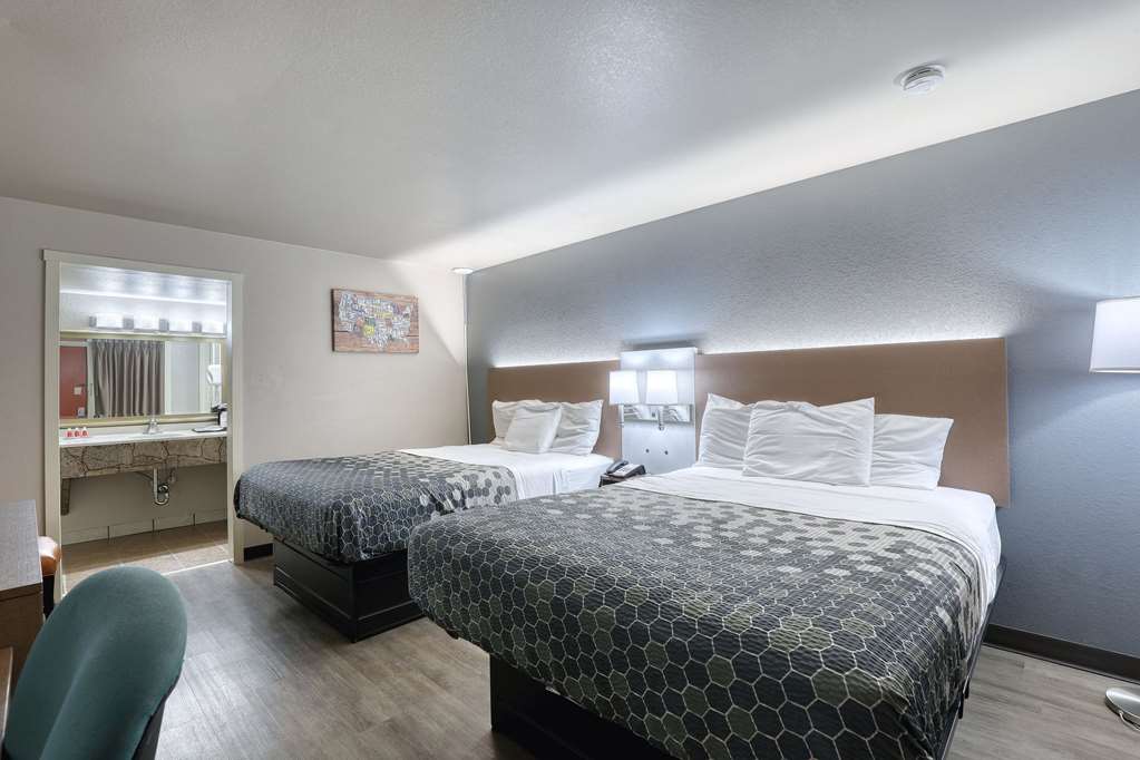 Econo Lodge Neenah - photo 27