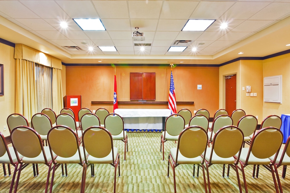 Holiday Inn Express Hotel Ooltewah Springs Chattanooga by IHG - photo 53