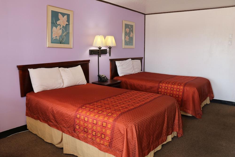 Relax Inn Mineral Wells - photo 11
