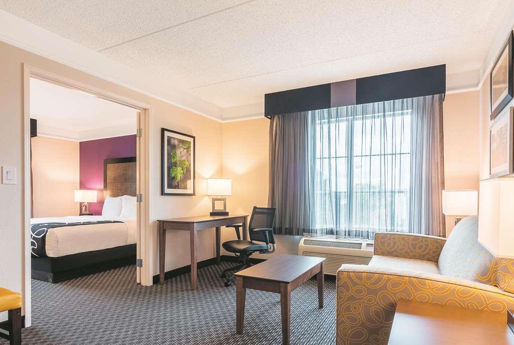 La Quinta Inn & Suites by Wyndham Shreveport Airport - photo 36