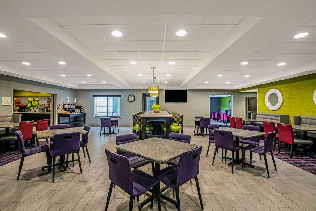 La Quinta Inn & Suites by Wyndham Kearney - photo 29