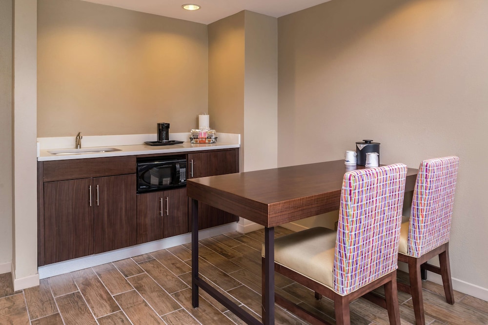Hampton Inn & Suites Charlotte Arrowood Rd. - photo 34