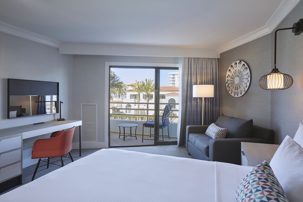 The Waterfront Beach Resort A Hilton Hotel - photo 61