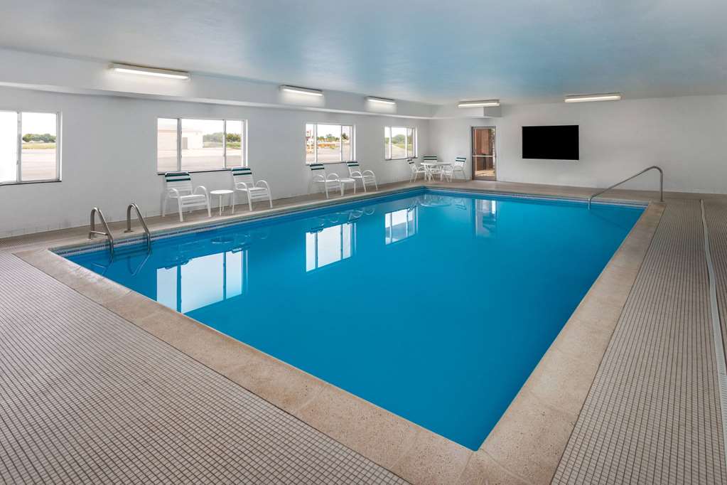 Days Inn & Suites by Wyndham Morris I 80 - photo 8