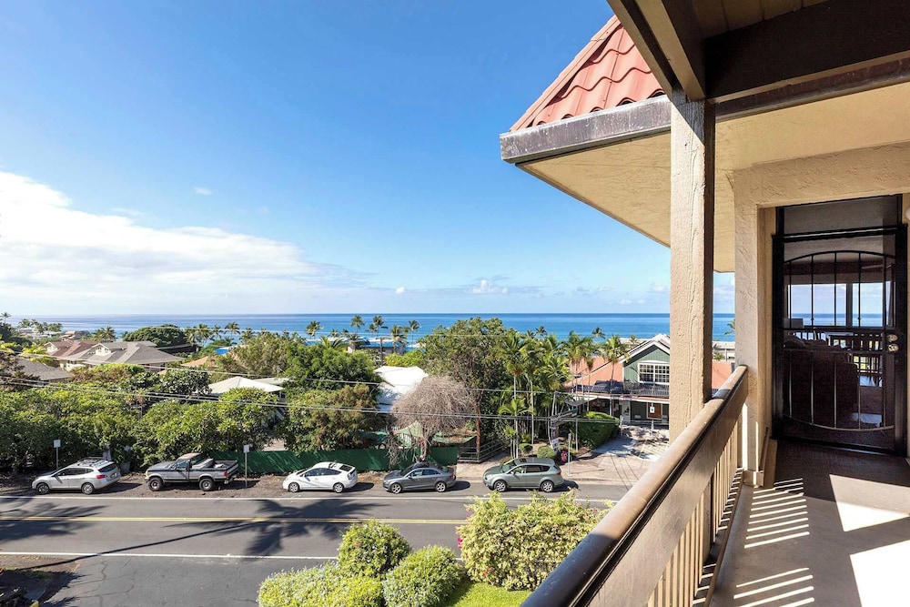 Kona Mansions 5 minute Walk to Honls Beach - photo 15