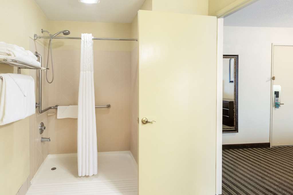 Quality Inn & Suites Vancouver Hazel Dell - photo 21