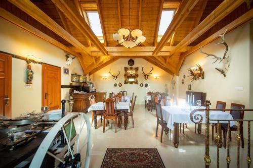 Apartamenty Galeria Trunków — 4-Star Luxury Hotel in Bialowieza, Poland
