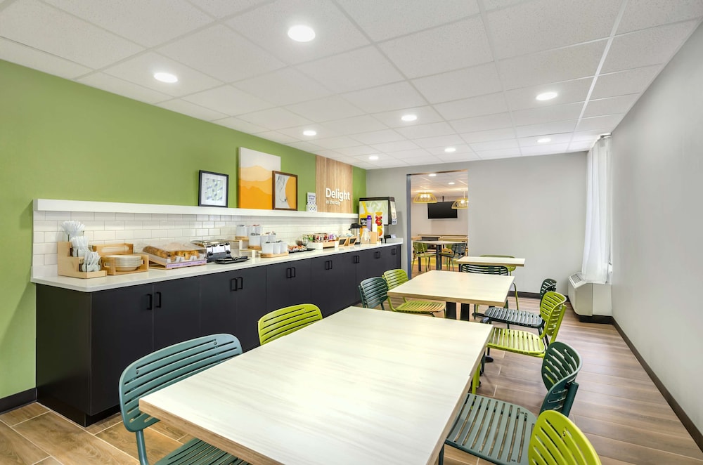 Spark By Hilton Roanoke Airport - photo 25
