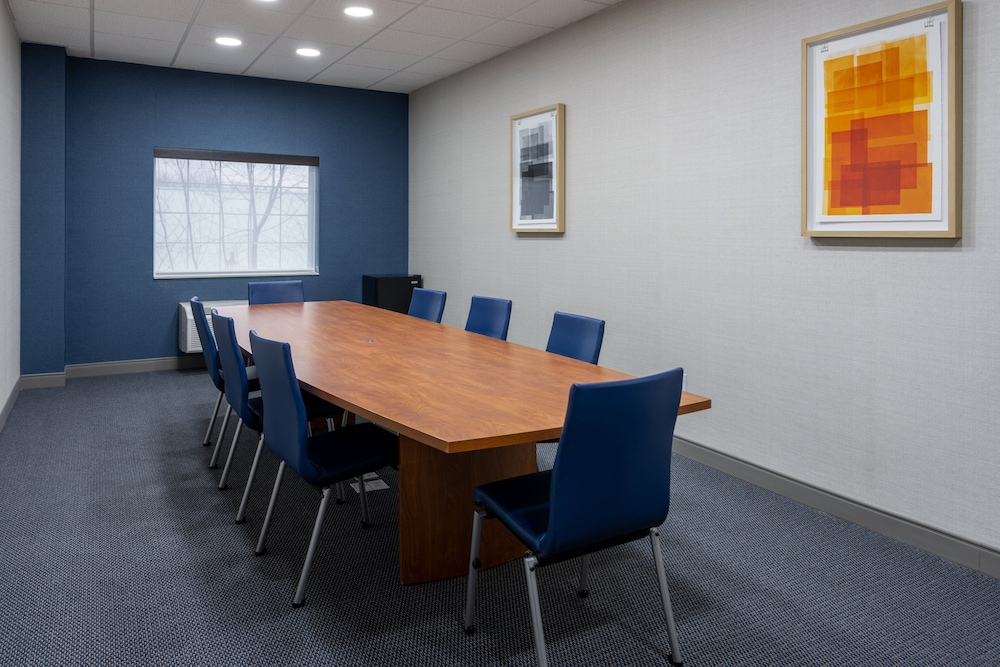Holiday Inn Express & Suites Center Township by IHG - photo 34