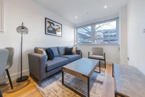 Modern 1 Bedroom Apartment in East Grinstead — 4-Star Luxury Hotel in East Grinstead, United Kingdom