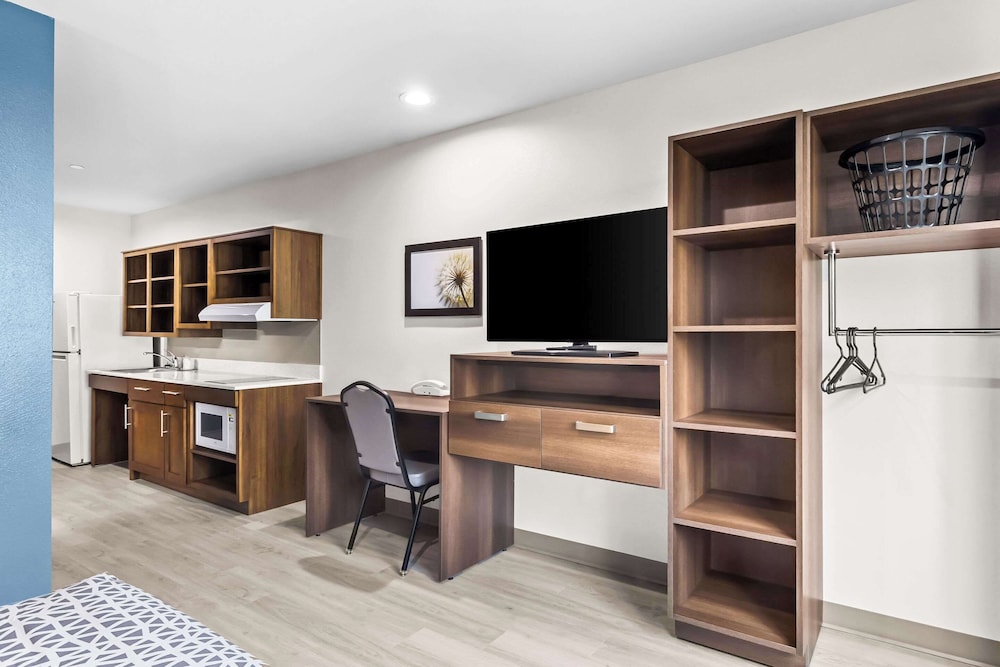 WoodSpring Suites South Houston Hobby - photo 17