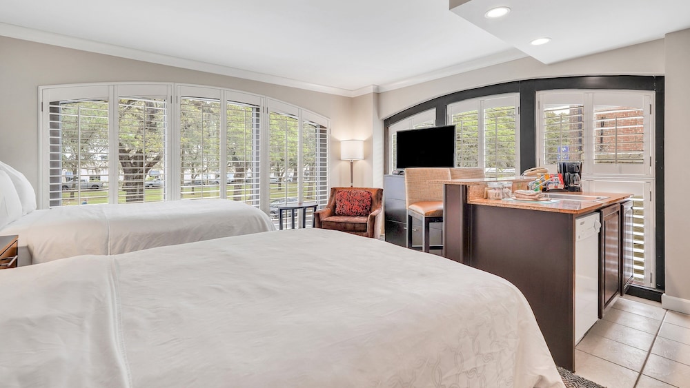 Staybridge Suites Savannah Historic District by IHG - photo 11