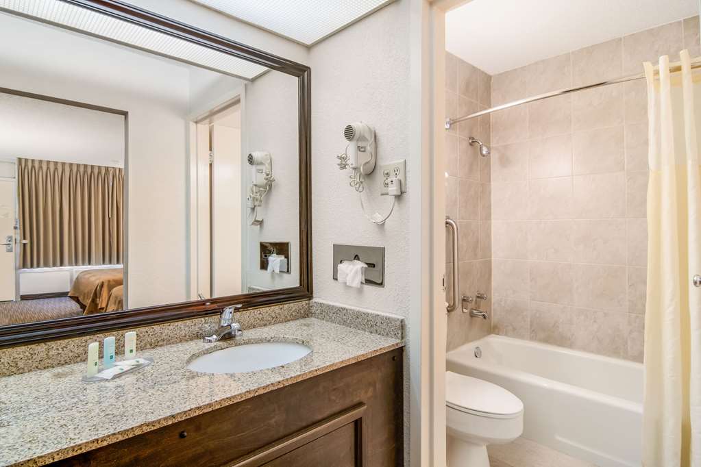 Quality Inn Suwanee I 85 - photo 22