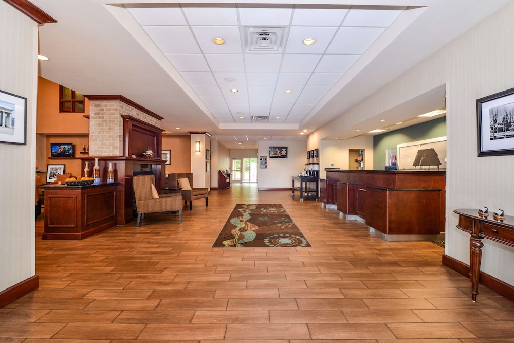 Hampton Inn & Suites Plymouth - photo 7
