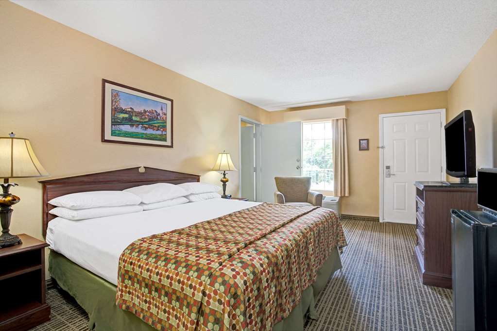 Baymont by Wyndham Smithfield - photo 12